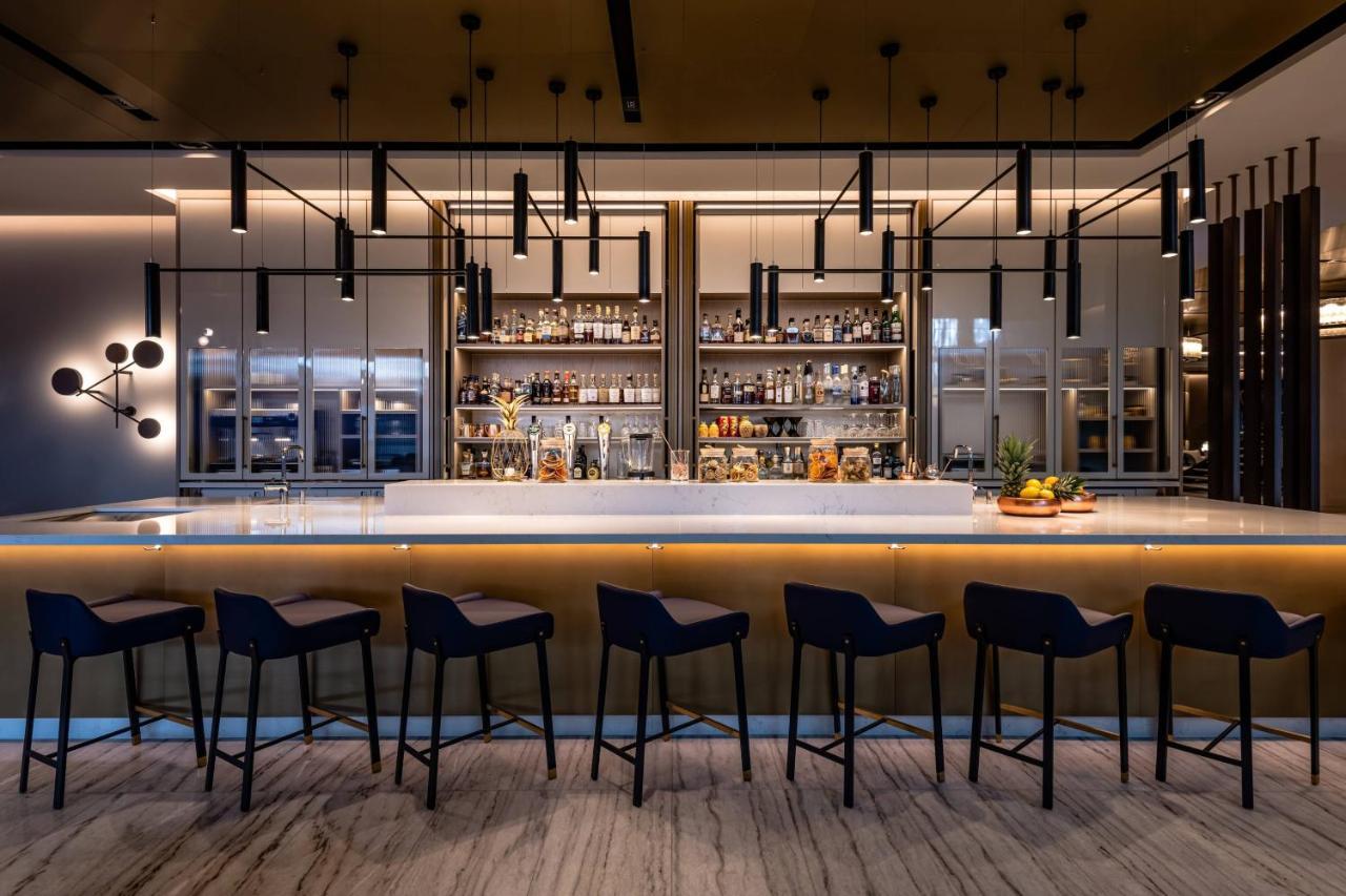 Zurich Marriott Hotel Экстерьер фото The bar at the lounge