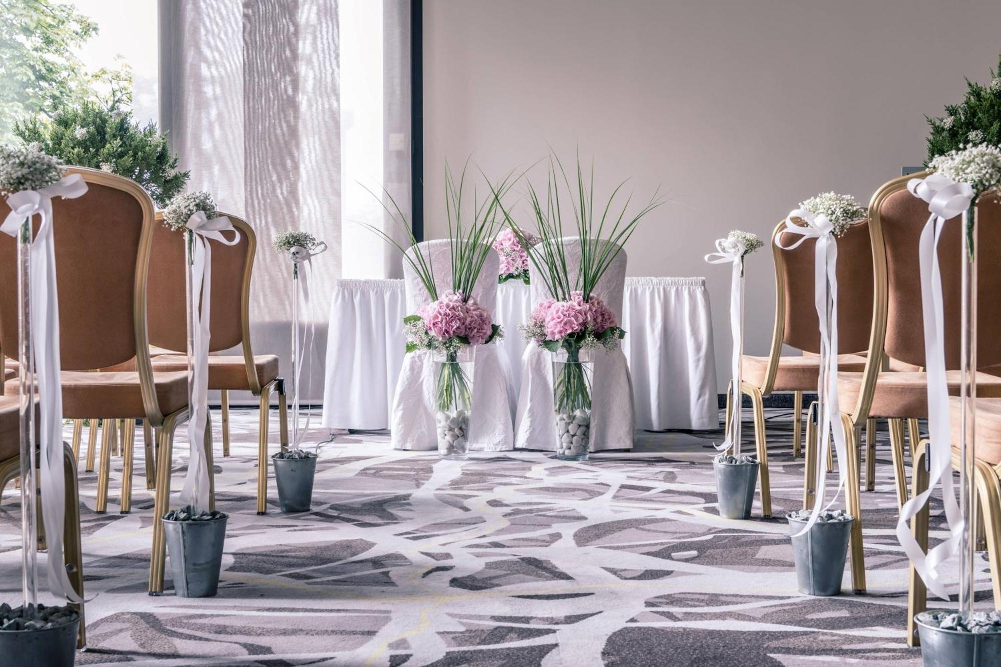 Zurich Marriott Hotel Экстерьер фото The hotel's ballroom