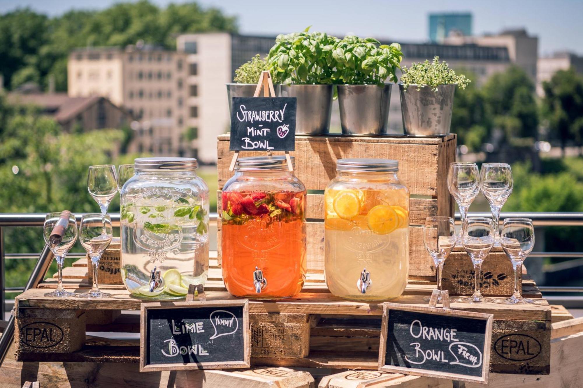Zurich Marriott Hotel Экстерьер фото A beverage station