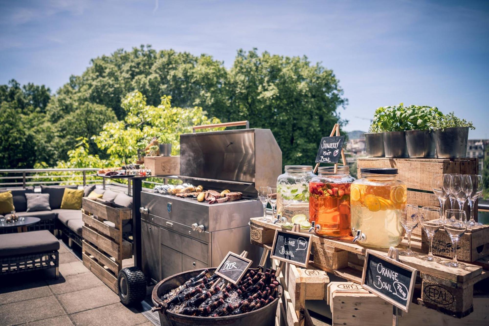 Zurich Marriott Hotel Экстерьер фото The rooftop bar at the Hotel