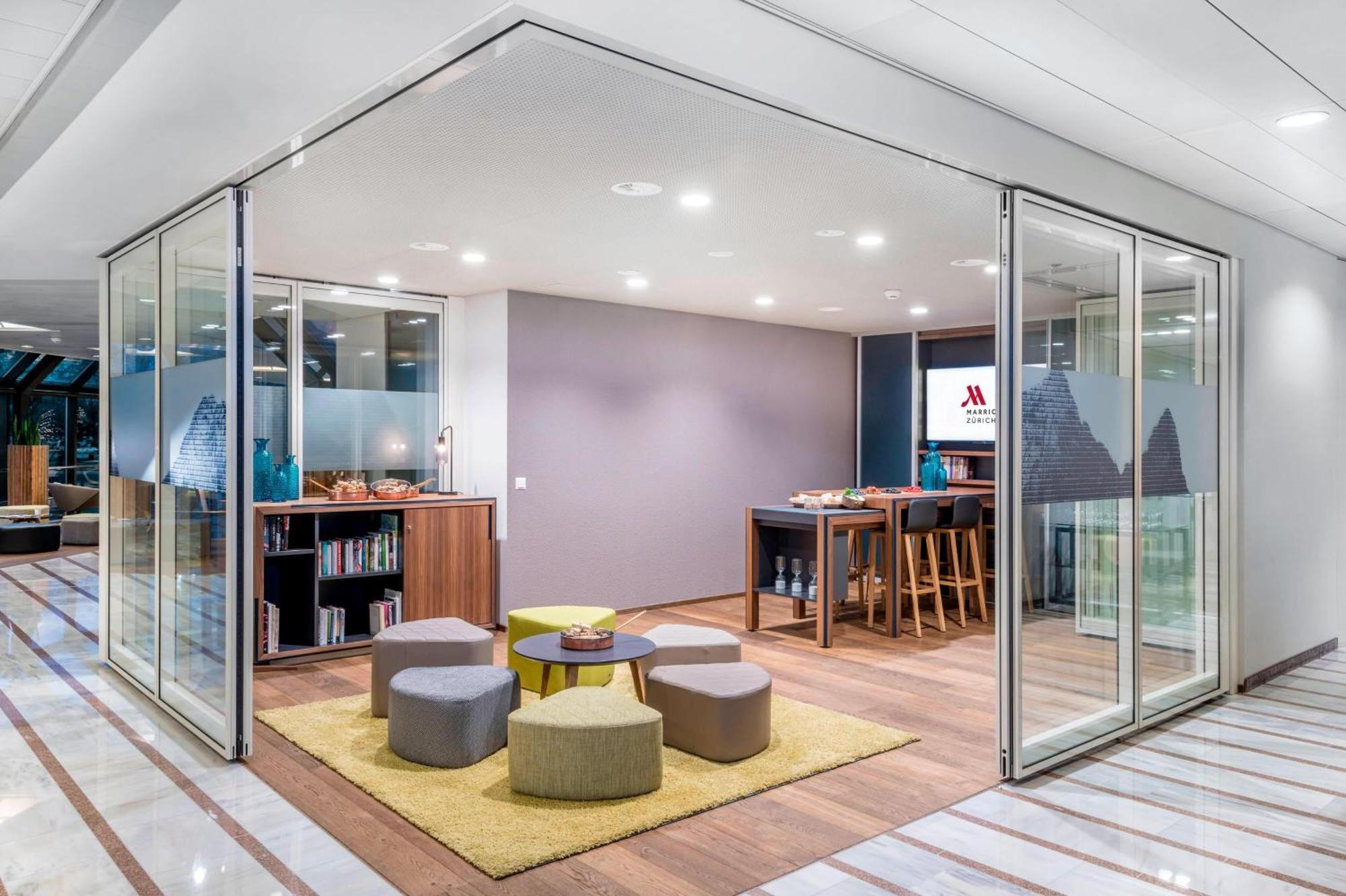 Zurich Marriott Hotel Экстерьер фото The Executive Lounge at the Marriott Executive Apartments in the World Trade Center, Dubai