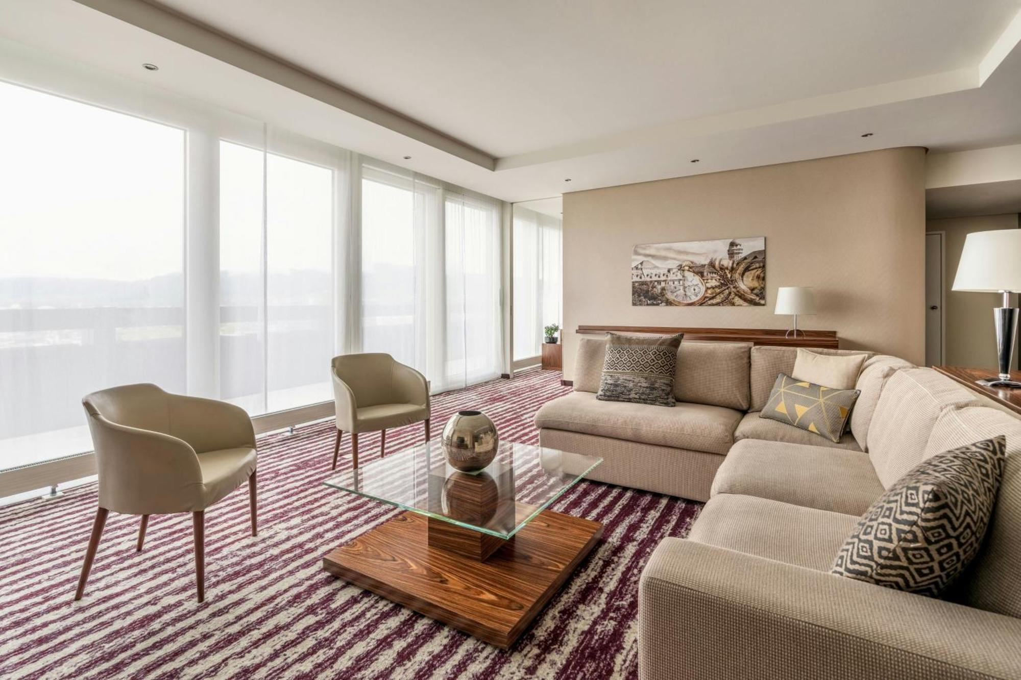 Zurich Marriott Hotel Экстерьер фото A living room in a suite at the Ritz-Carlton, Osaka